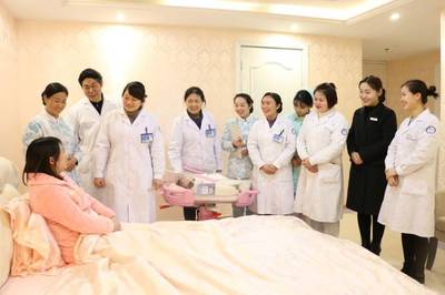 上萬元請月嫂還要提前半年約？不如來宜春仁德，體驗專業(yè)無憂的“月子女王”式母嬰護(hù)理